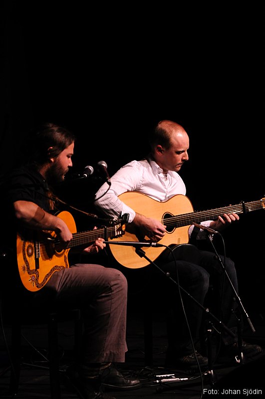 _JSJ1578.JPG - Mattias Pérez & Nano Stern gör sin första spelning tillsammans. Med enkla gittarer trollband de publiken