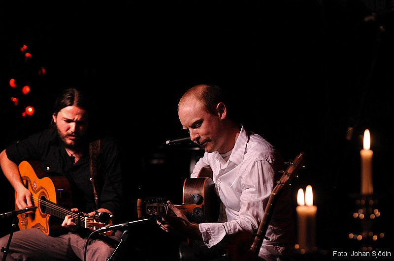 _JSJ1629.JPG - Mattias Pérez & Nano Stern gör sin första spelning tillsammans. Med enkla gittarer trollband de publiken