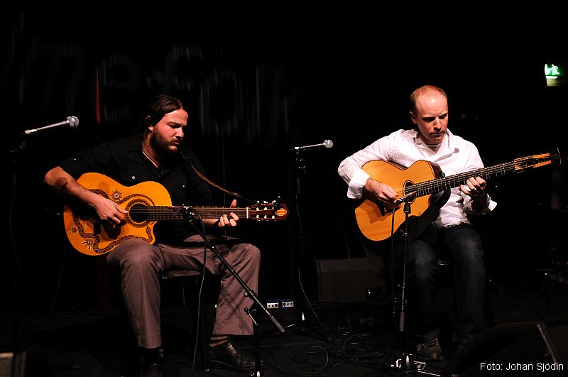 _JSJ1678.JPG - Mattias Pérez & Nano Stern gör sin första spelning tillsammans. Med enkla gittarer trollband de publiken