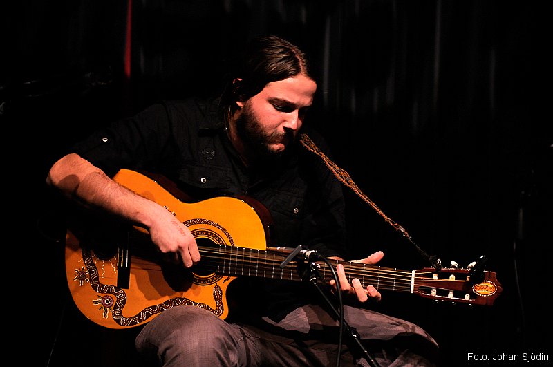 _JSJ1707.JPG - Mattias Pérez & Nano Stern gör sin första spelning tillsammans. Med enkla gittarer trollband de publiken